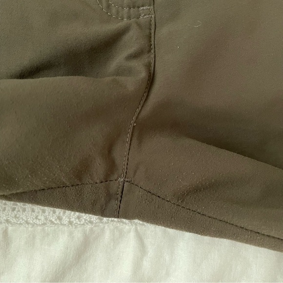 Tilley Women Sz 12 Hiking Cargo Pants Adjustable Waist convertible length green - Picture 6 of 9